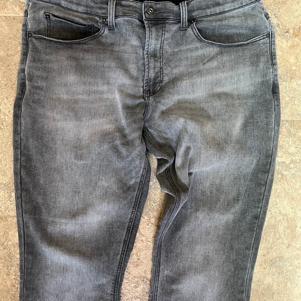 FLAG & ANTHEM men’s jeans size 30 x 32 OAKLAND SLIM FIT.  Gray